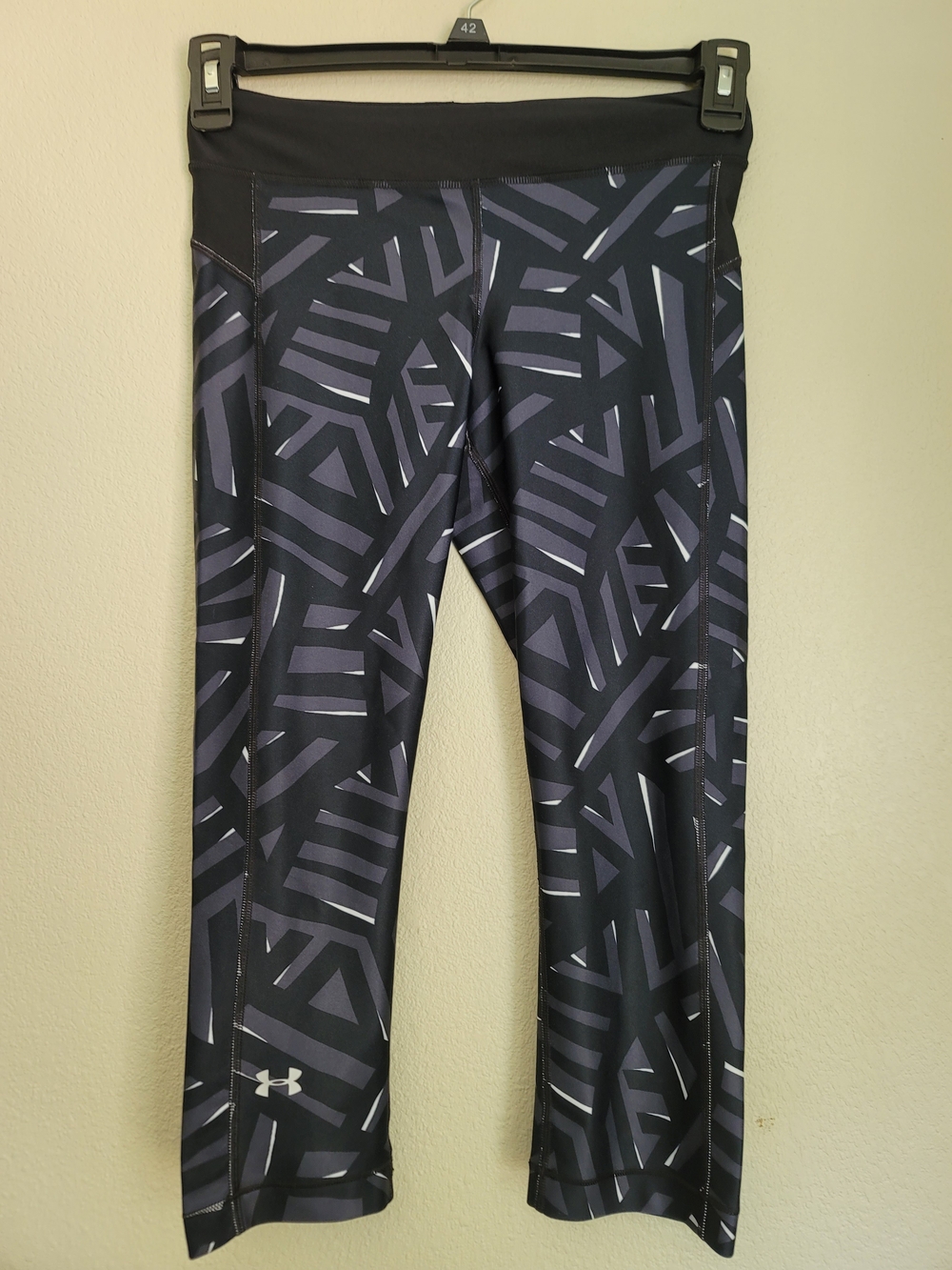 Under Armour Black & Gray Geometric Athletic Leggings